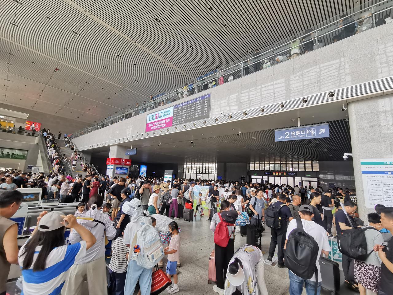 秦皇岛火车站设计的不合理因为公干，这两个月去秦皇岛四次，无论是进出火车