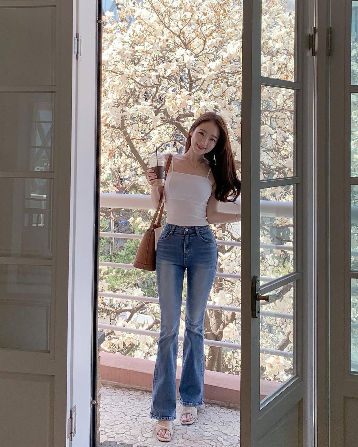 清风凝气质，朗月照风华