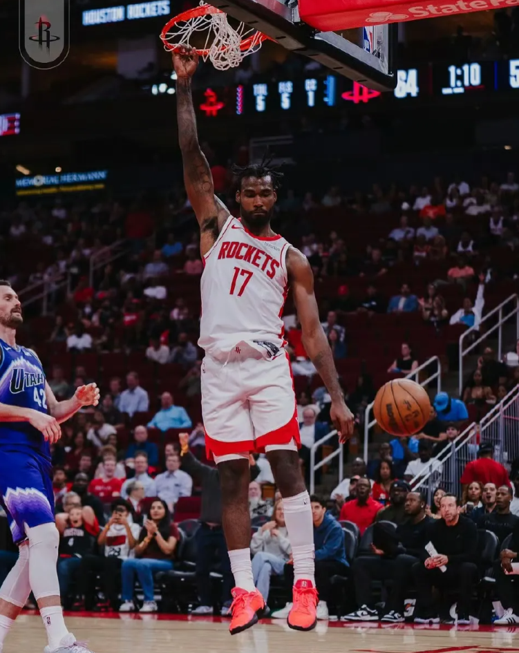 火箭和2022届新秀首轮17号秀塔里·伊森尚未达成提前续约。NBA新赛季将于1
