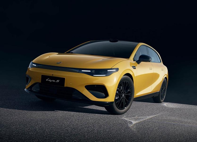 零跑高管回应Lafa5定价过高，没有对手！目标月销1万+。零跑Lafa5关于定