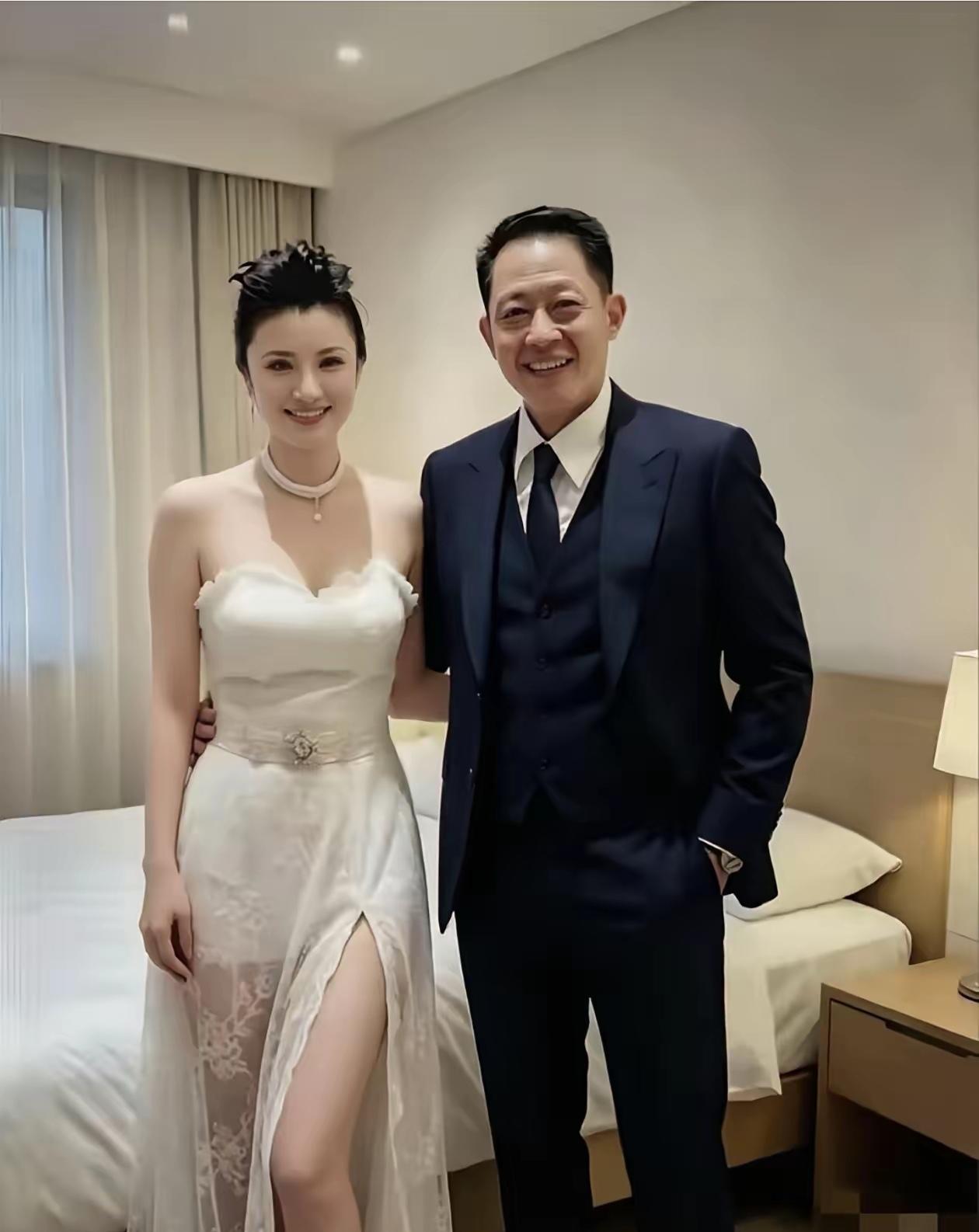 刚刷到王志文老师当年结婚的事儿，真挺有意思的。谁能想到，这位一向