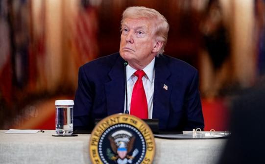 难怪美国打算停火了，特朗普连收3条噩耗，自己儿子也要遭殃。 随着战争爆发，美