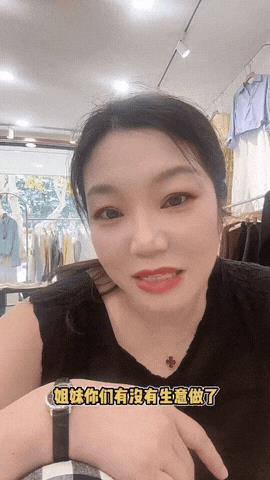 收钱后破防了！服装店一女老板，卖给一宝妈衣服收了120元，然而收完钱后心里却很难
