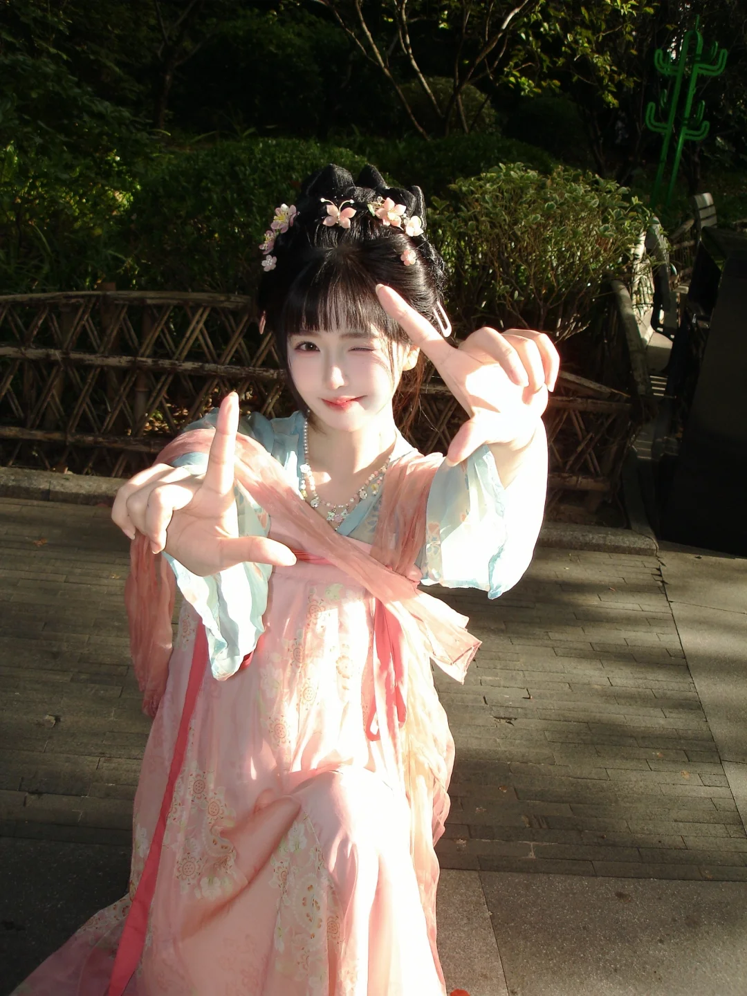 上海园林汉服写真、简直美到窒息