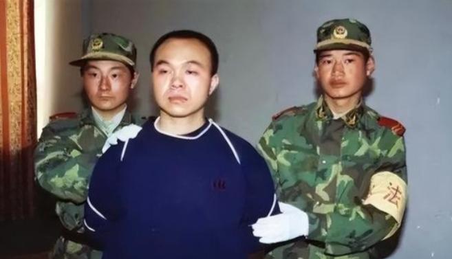 1999年，浙江最大黑帮头目张畏被捕，执行死刑前，他说了这样一句话：我心里万分想