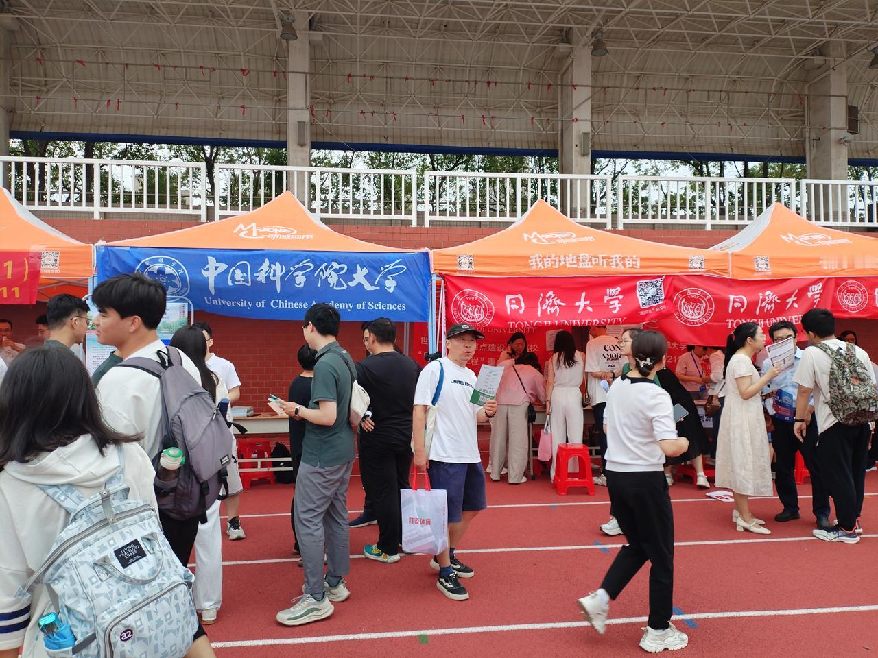 致考研学子：坚持到最后，就是胜利明天，就是考研的战场。作为一名考研过