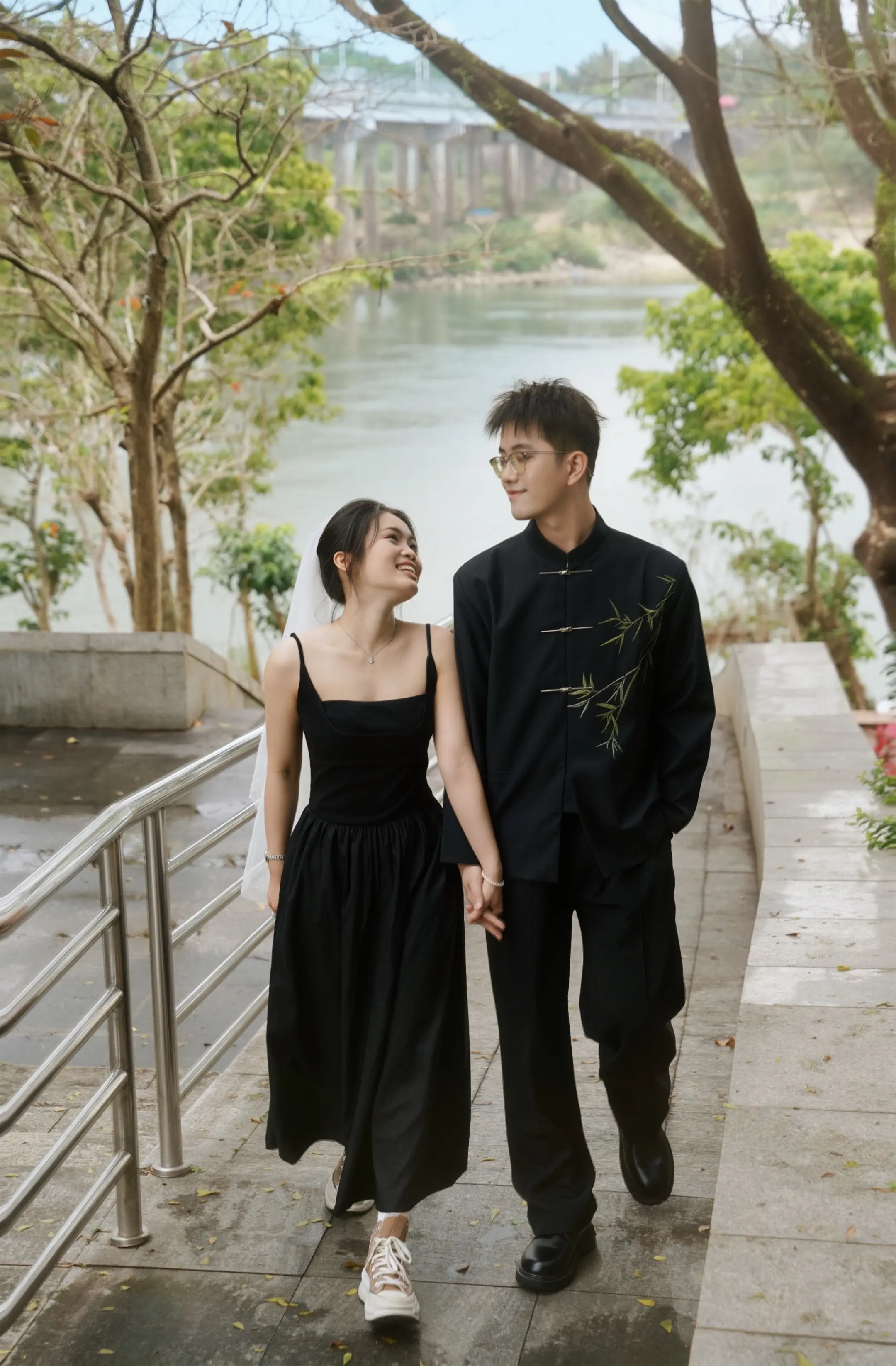 化妆师和摄影师的一天，是从小看着长大的弟弟，看着他幸福的样子，我为你感...