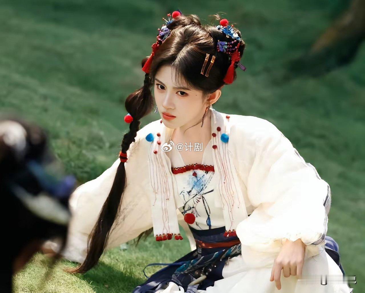 不出所料，鞠婧祎跟前东家的撕扯又升级了，丝芭真的太狠了，曝光她的收入只是开胃菜，