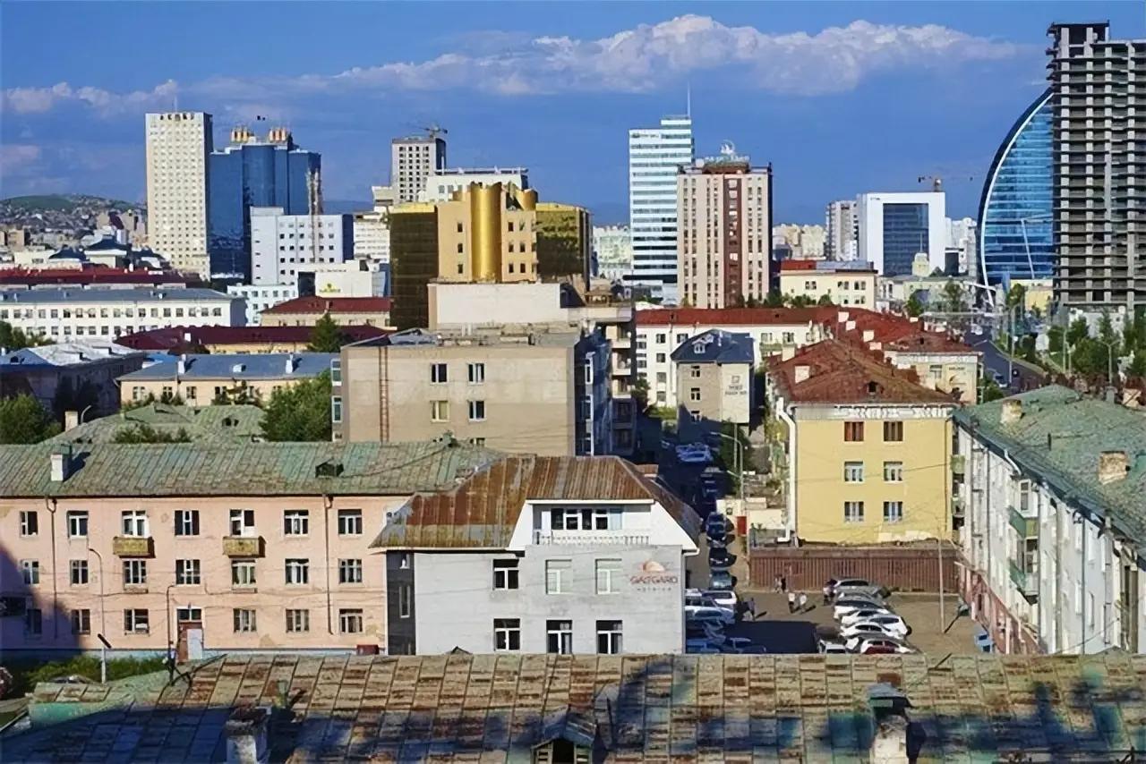 外蒙为何反华？如今宁可挨饿也不向南边靠拢？有人回答：内蒙古一个自治区的人口，比外