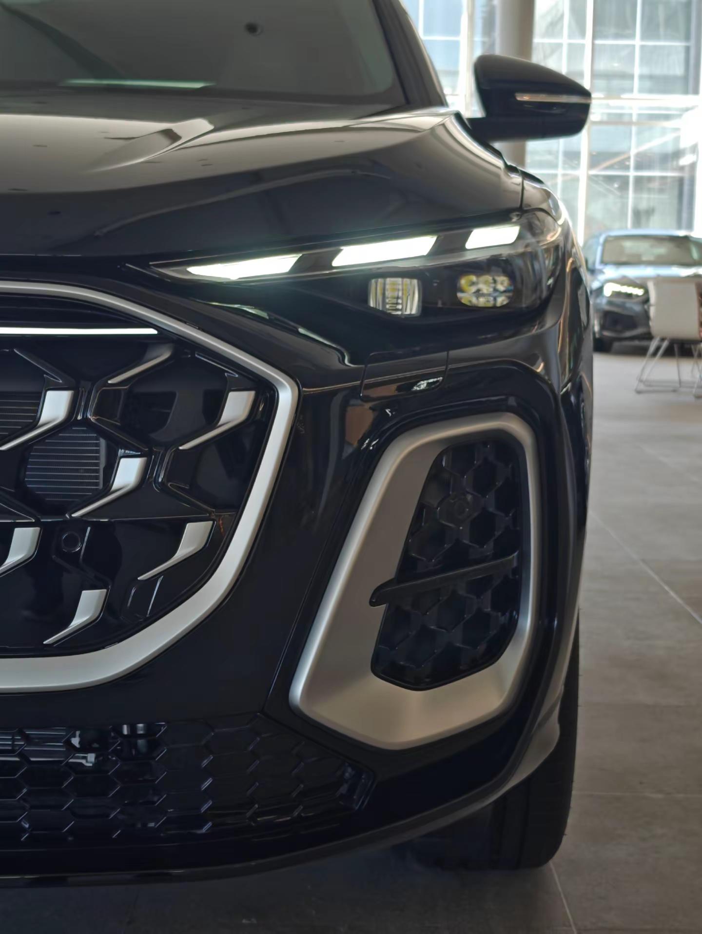 定了，档期提前，Q5L这两个配置今天上线。豪华中型SUV市场再迎重磅动作！全新一