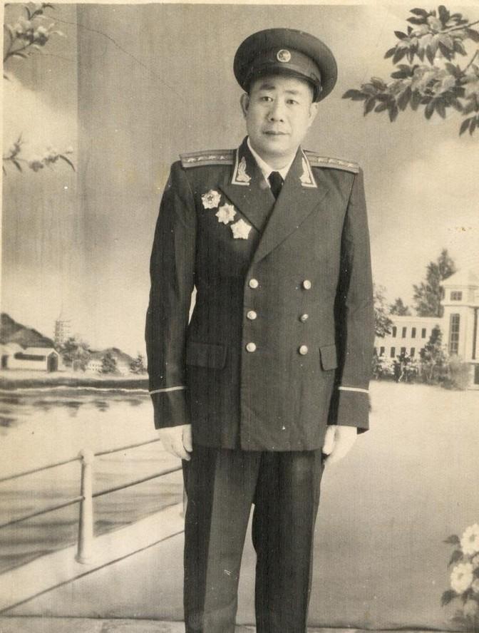 1950年，杨家华率领94师抵达鸭绿江准备赴朝作战时，却发现其他部队都是全副武装