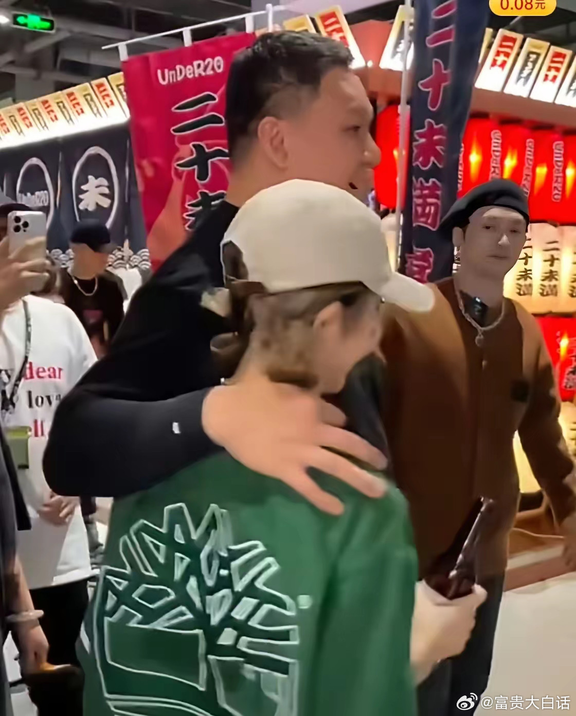 乃万车澈车澈曾当李嘉格面抱乃万车澈李嘉格已离婚原来车澈曾当李嘉格面抱乃万。真的
