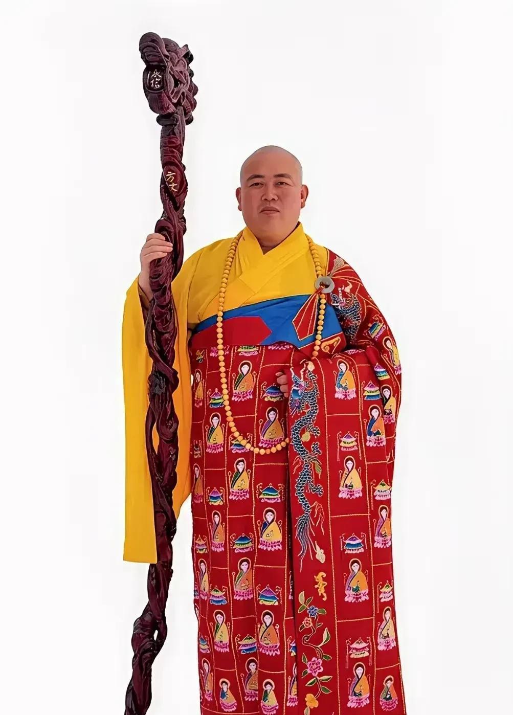 “天欲让其灭亡，必先让其疯狂”[无奈吐舌]！据悉花和尚释永信这身装备，少说也值1.5