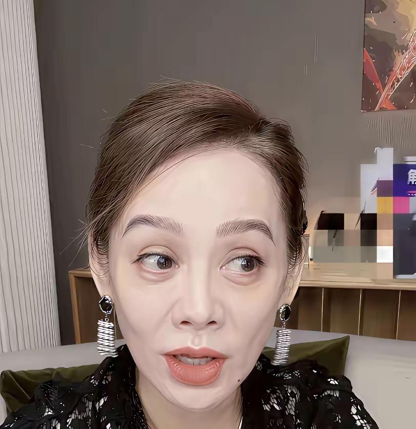 宁静直播关滤镜那一幕，看得人心里咯噔一下——不是惊讶于她的样子，是惊讶于这份坦荡