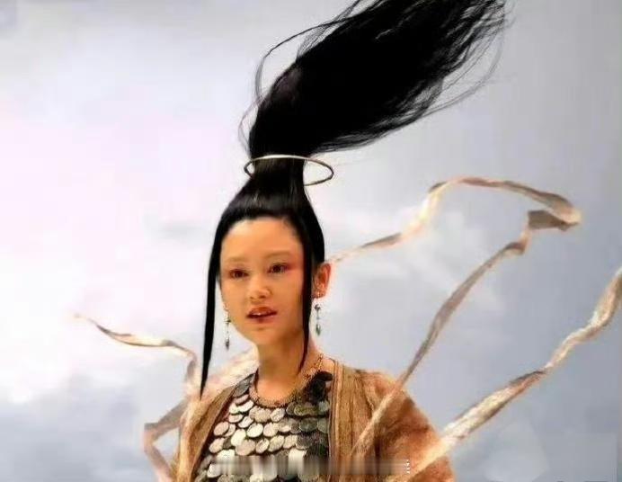 当年《无极》里陈红的造型真没骗人。。​