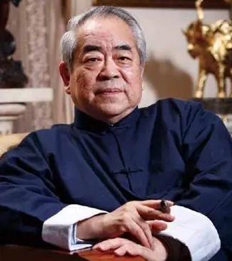 87岁范曾一出手，直接扔出三个重磅消息，把全网看傻了：喜得幼子、新公司开张，与女