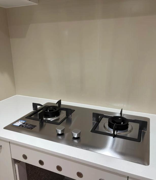 这燃气阀门每天关不关，就跟出门锁不锁门一样，光关灶具那个开关肯定不行。我闺蜜家就