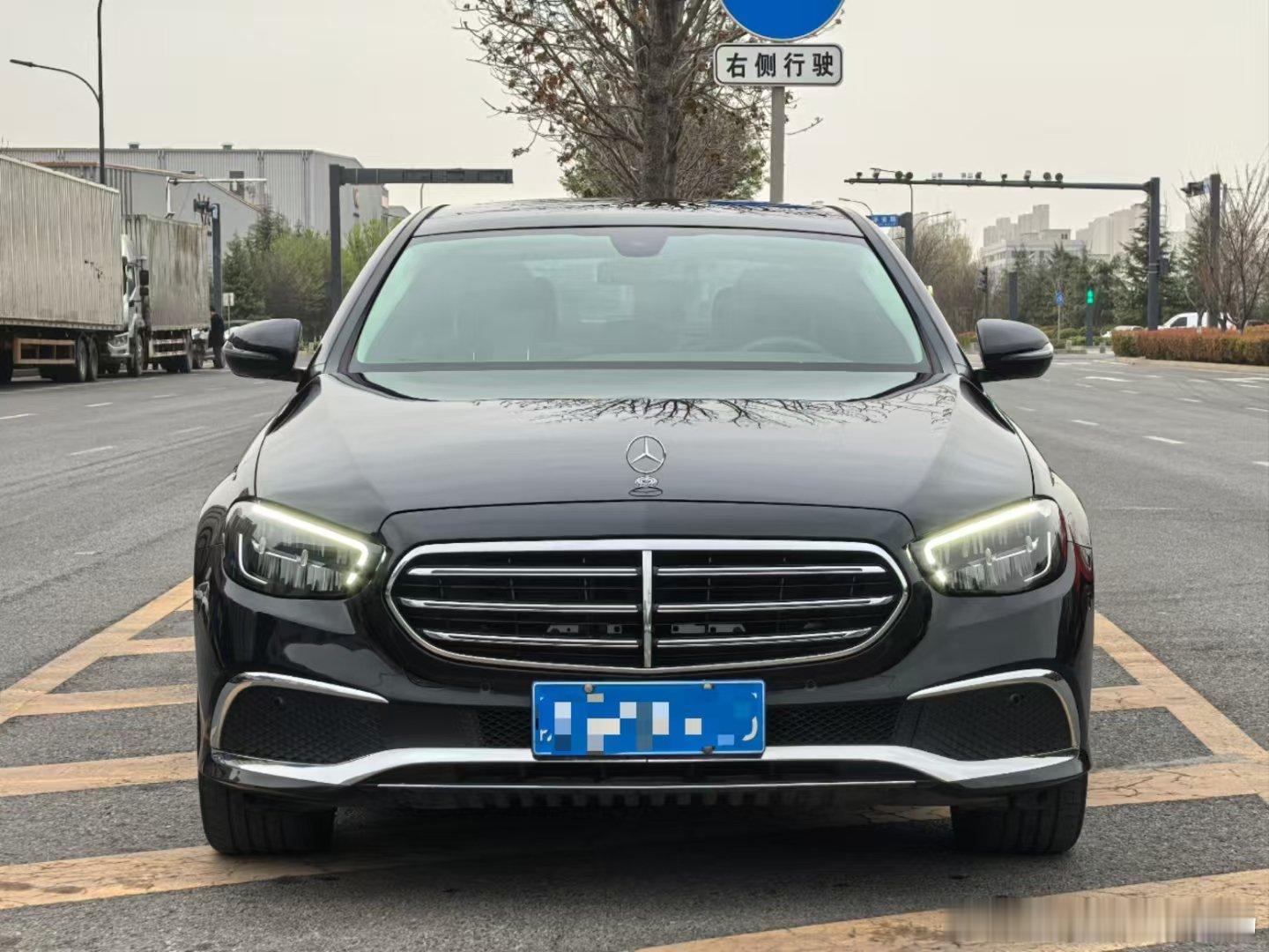 奔驰E260L/2.0T22年奔驰E260L，一手车35000公里，原版一件补漆