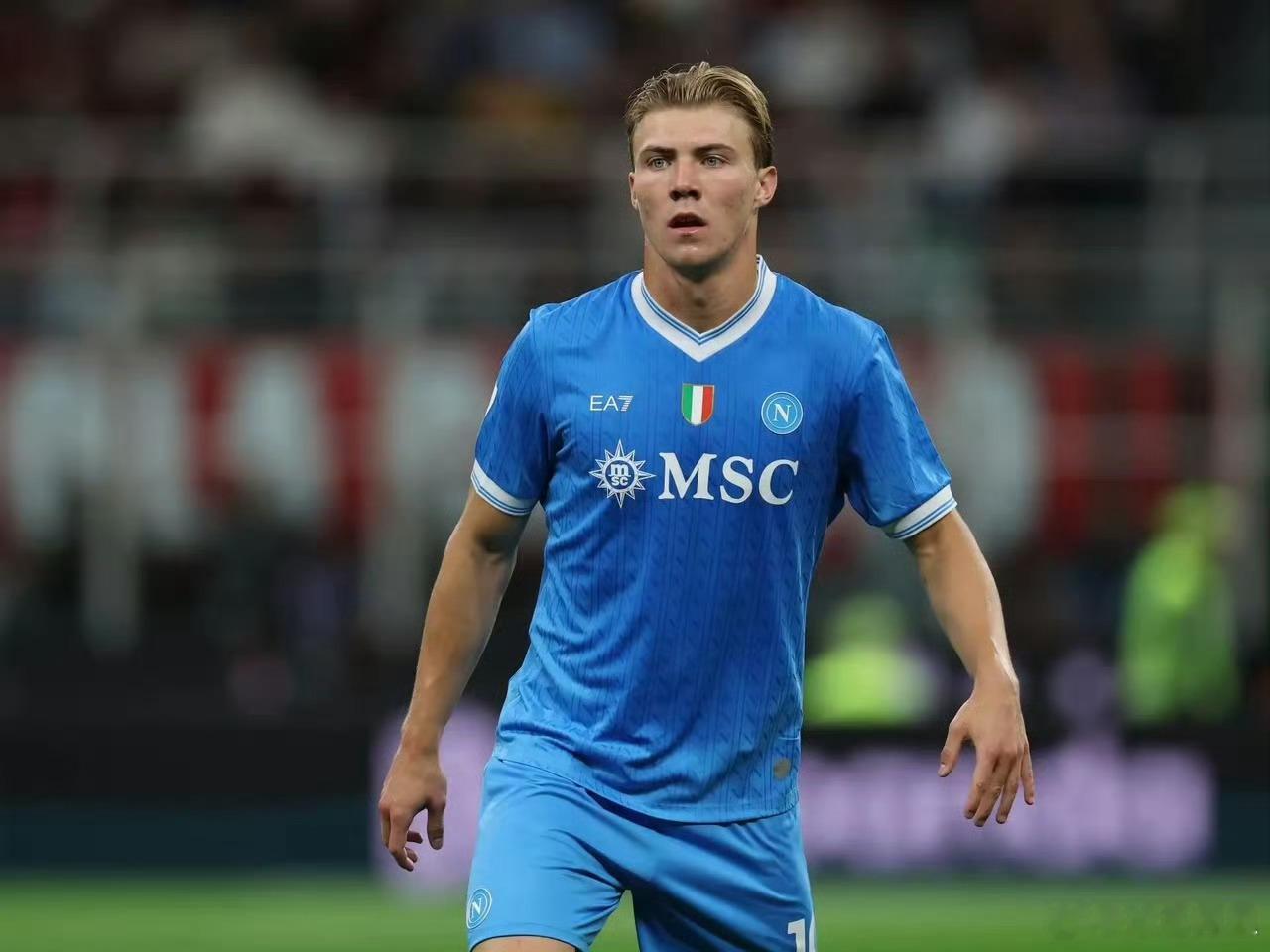 罗马诺称从那不勒斯确认，那不勒斯将会激活霍伊伦的买断，买断费4400万欧元+60