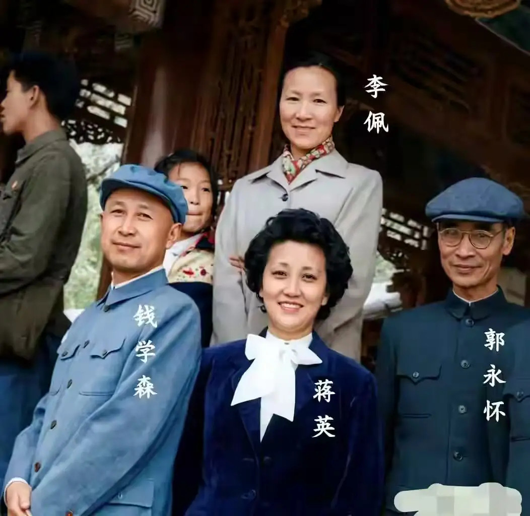 1960年，钱学森夫妇与郭永怀夫妇一同游园时，留下了一张珍贵合影