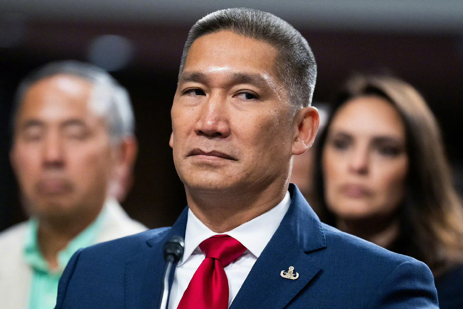 特朗普提名越南裔高雄转正海军部长！从越南难民逆袭成海军掌舵人，未来亚太局势有看点了​