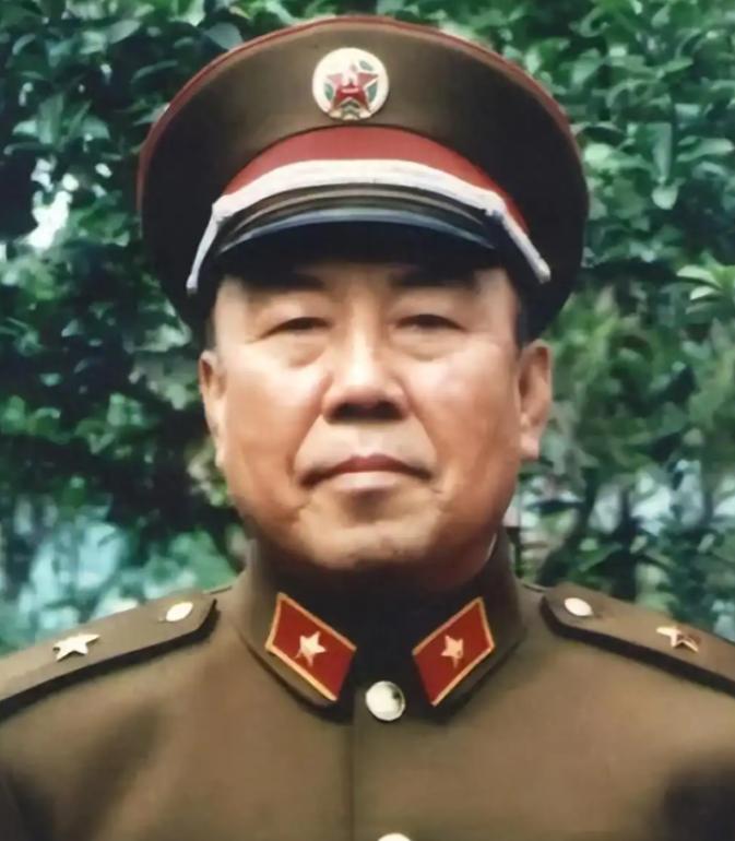 1919年出生，11岁父母双亡，15岁参加红军，三过雪山草地，头部至今残留7块弹