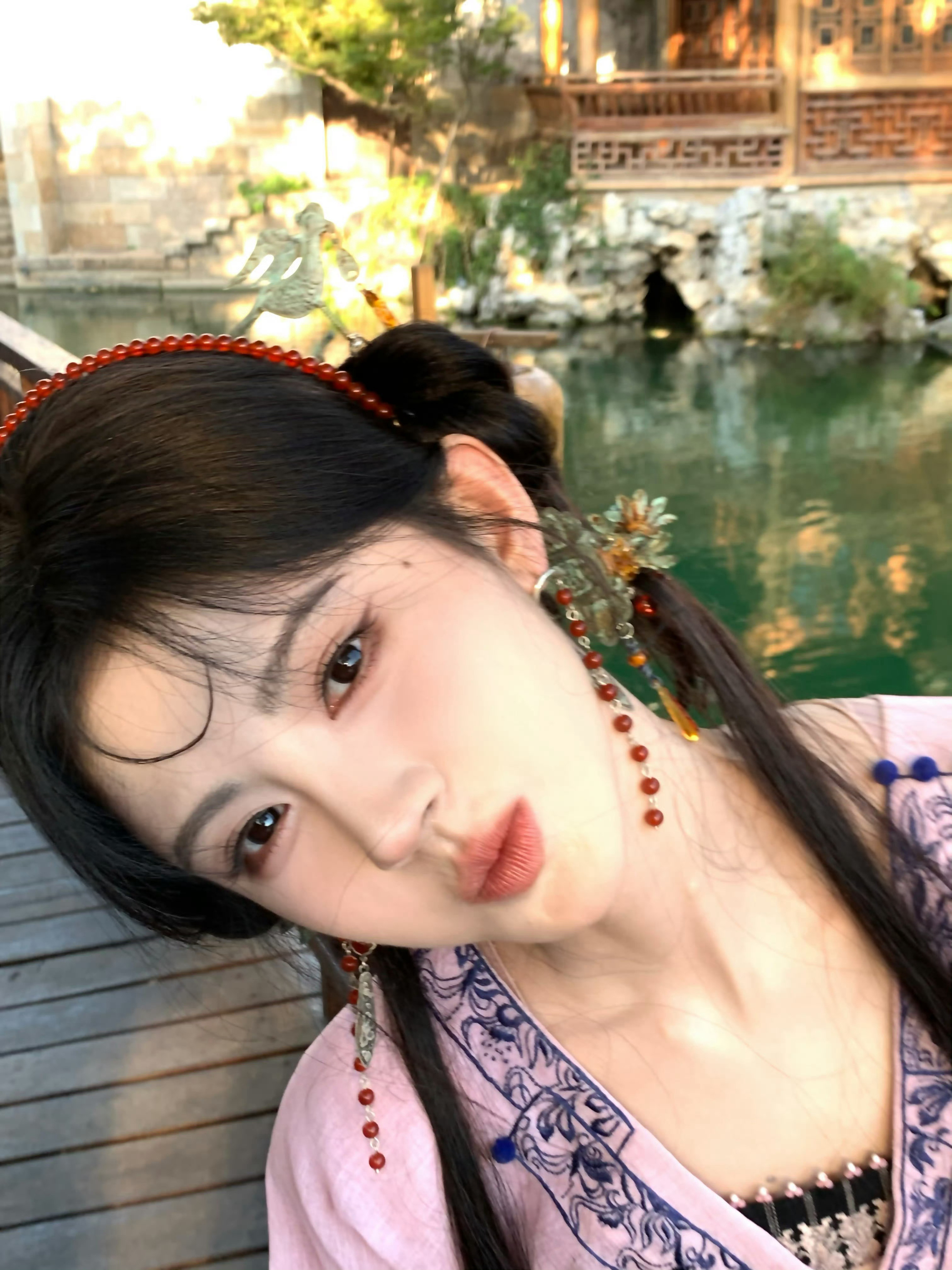 鞠婧祎的美貌，无须多言。​​​