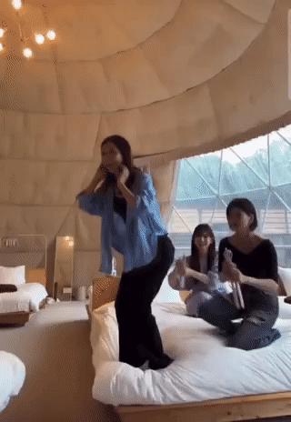 日本现在的社媒，有点可怕：这位日本母亲，不得不站出来道歉一位日本妈妈，在豪华