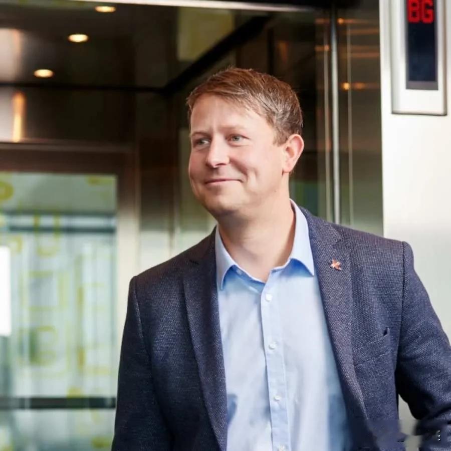 安世CEO访华，网友喊抓人，真相让人沉默安世半导体的CEO最近来中国了，网上