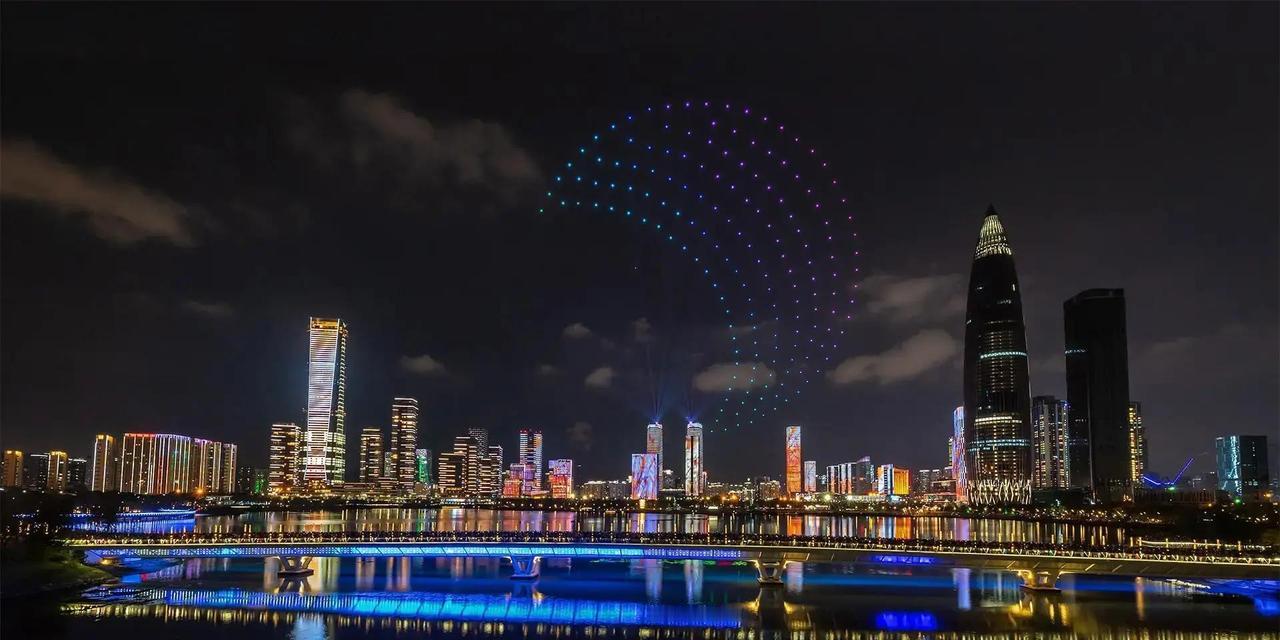 属蛇的朋友们，今天这日子过得可不一般！就是得把劲儿使在正事上，哪怕身边的人缠着你