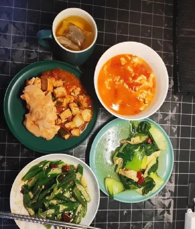 很多人为了瘦身，干脆长期只吃菜不碰米饭，以为这样就能快速掉秤，结果身体却悄悄拉响