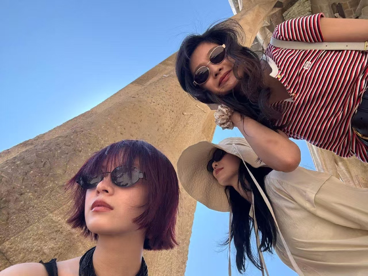 别人微博中的刘诗诗，一姐什么角度都美，这是还在西班牙？[？？？]​​​