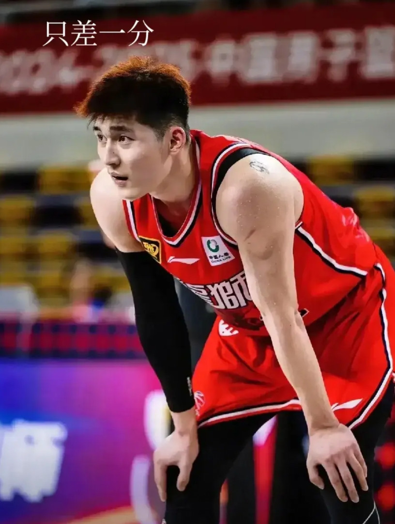 如果非要找找89:90中国男篮与澳大利亚一分之差，那么替补球员就是差距！甩锅最后