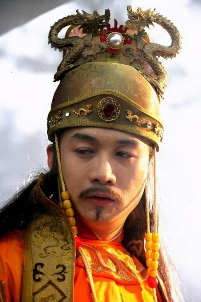 为什么明末看起来名将名相辈出，崇祯也励精图治，最后大明却亡了？咱们先掰扯个怪