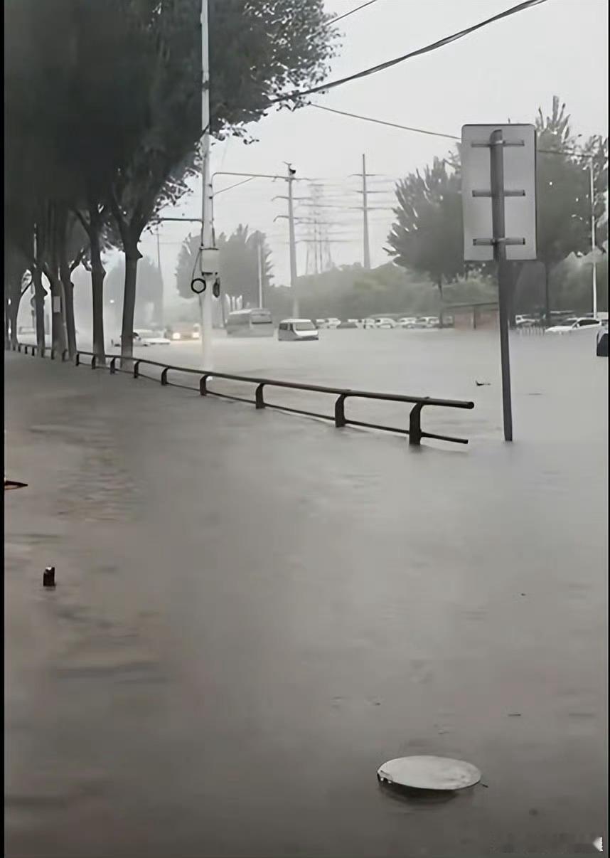 沈阳百年一遇暴雨7月13日，沈阳遭遇百年一遇特大暴雨，多地降雨量达250-400