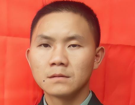 2001年，从成都开往武昌的一辆火车上突然出现了76个持械歹徒。当时车上只有23
