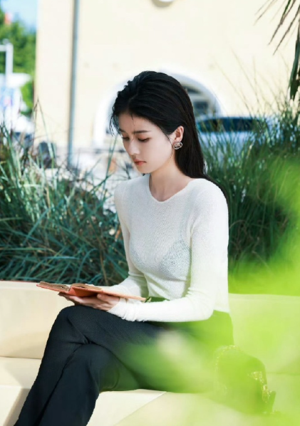 白鹿这白外内黑显得身材更完美