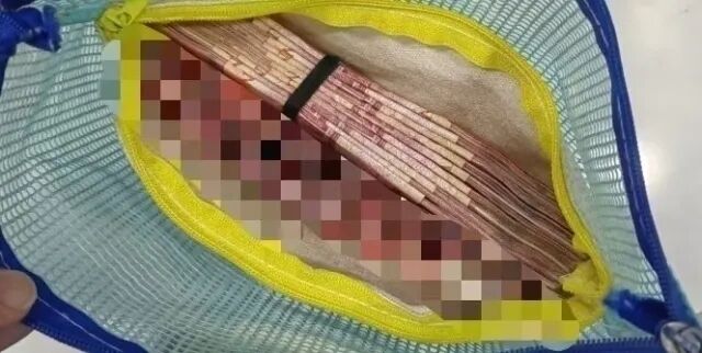 17岁女生在公厕发现一个文件袋, 打开后直接报警! 老爸: 她这样做一点不意外