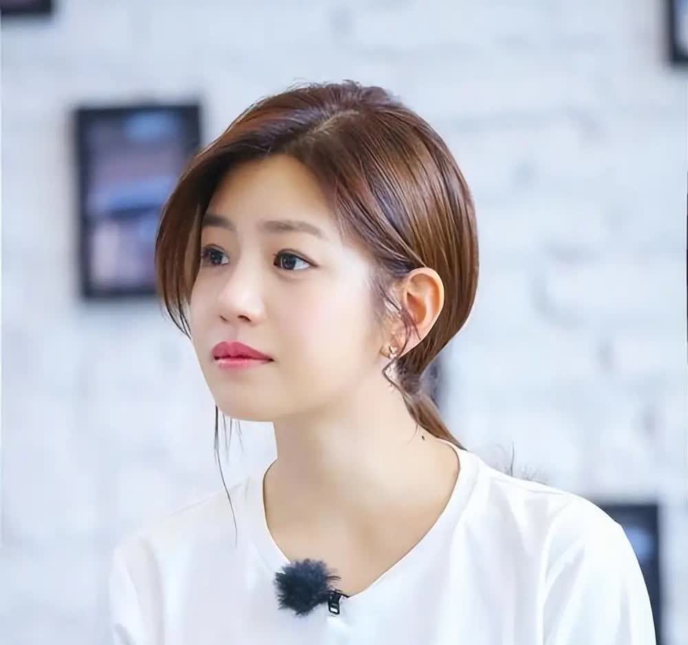 陈晓和陈妍希离婚的原因总算是弄清楚了。这事儿其实没什么复杂的。简单来讲就是陈妍希