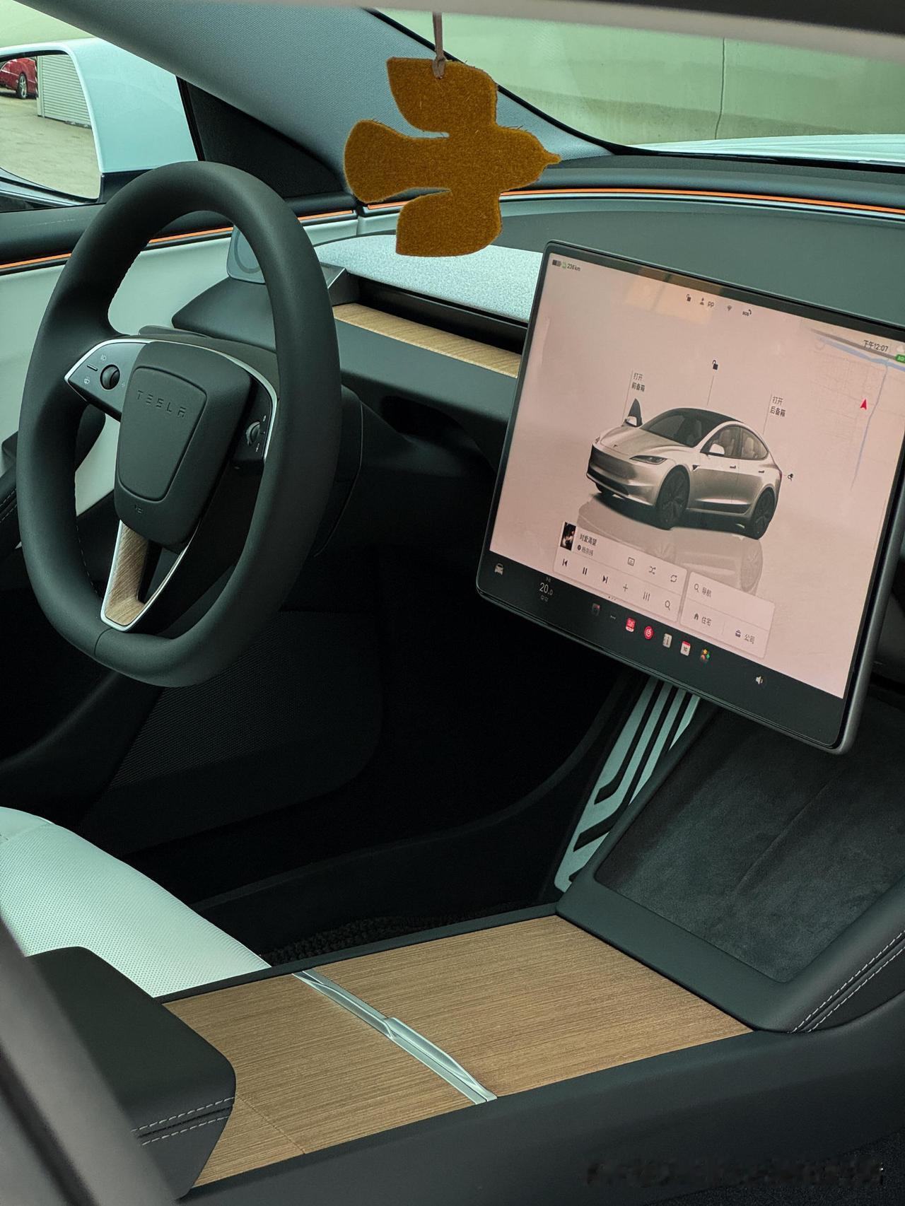 特斯拉Model3特斯拉Model3是特斯拉旗下中型纯电轿车，主打家用