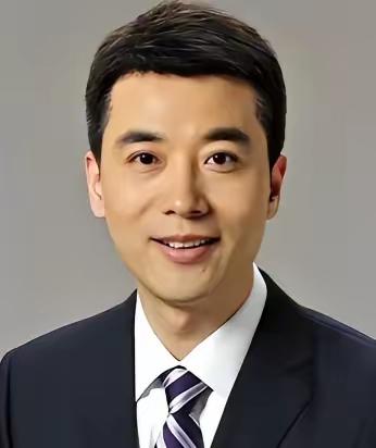 好奇查了下郭志坚的出身。不查不知道，一查吓一跳。他根本不是什么世家子弟，就是河北