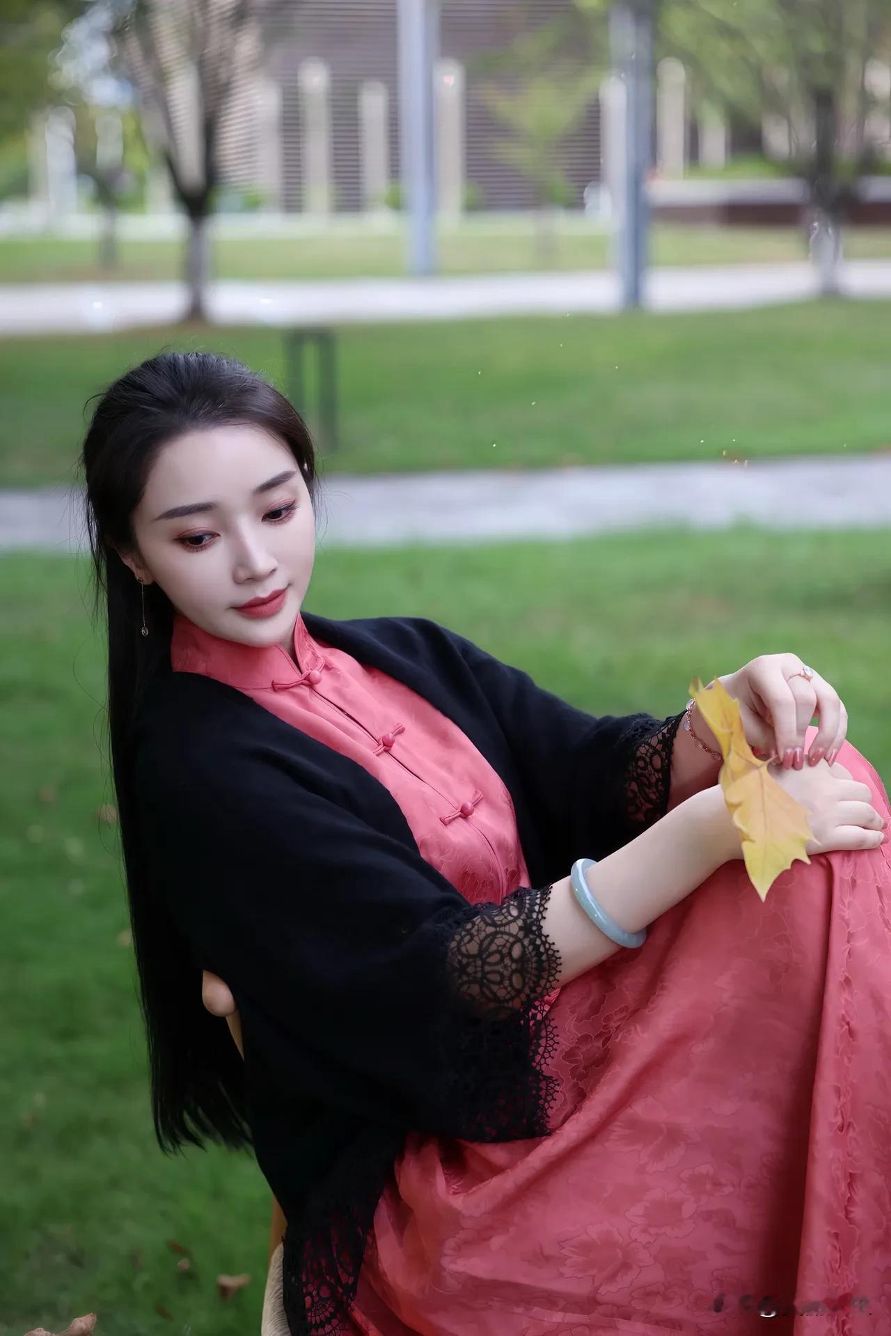 宏村的水墨意境很美，但私心觉得呈坎更妙，作为“江南第一村”，它的八卦格局藏着“天