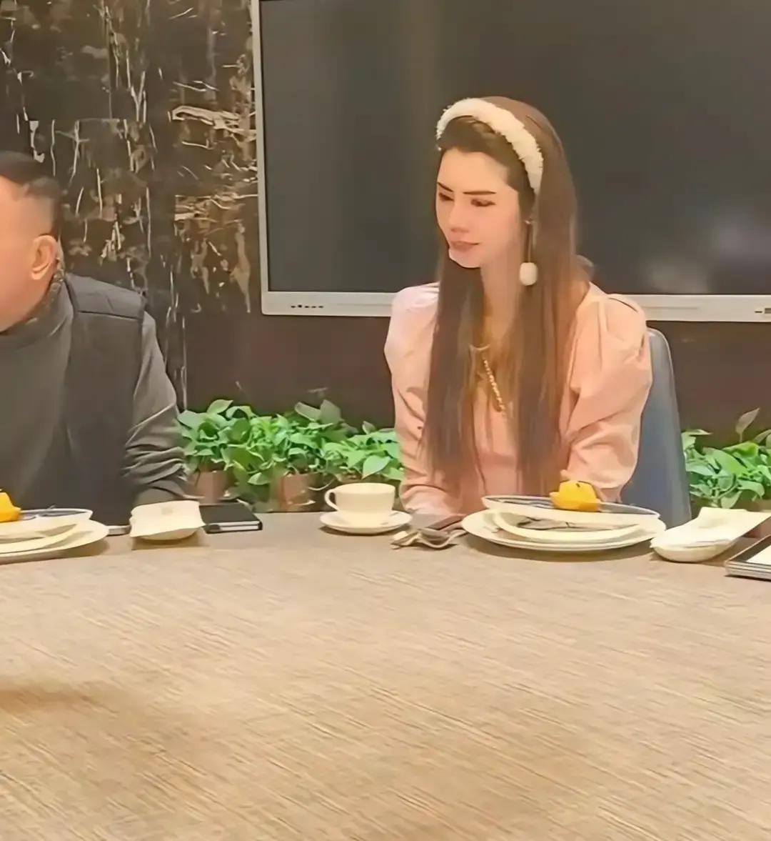 侯门新徒38天自立门户？杨议收15个徒弟，一半是编剧导演直播助理，天津相声圈炸锅