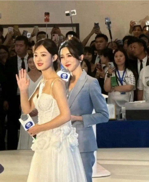 赵丽颖不但漂亮还自带氛围感，人怎么可以好看到这个程度啊​​​