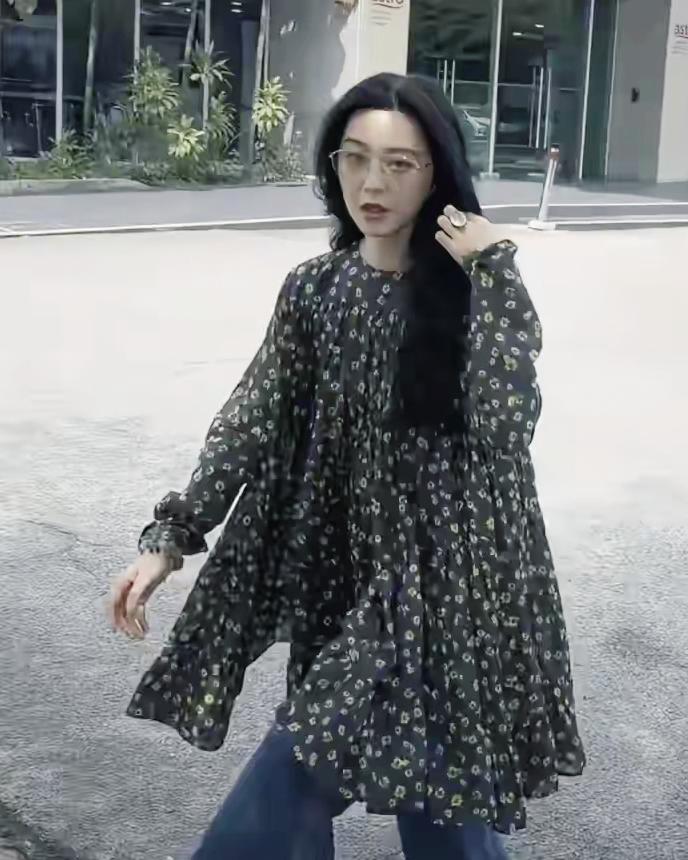 她也真是老了，看着好普通啊。​​​