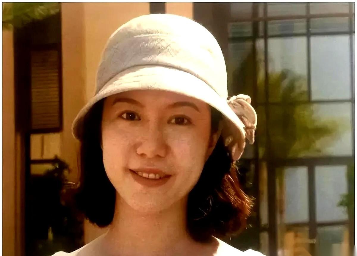 34个大箱子。翁帆一个人，就这么悄悄地，把杨振宁的一辈子给打包带走了。我看到