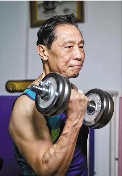 89岁的钟南山分享长寿秘诀，看完才明白，活得久的人都懂这3件事。第一件，吃