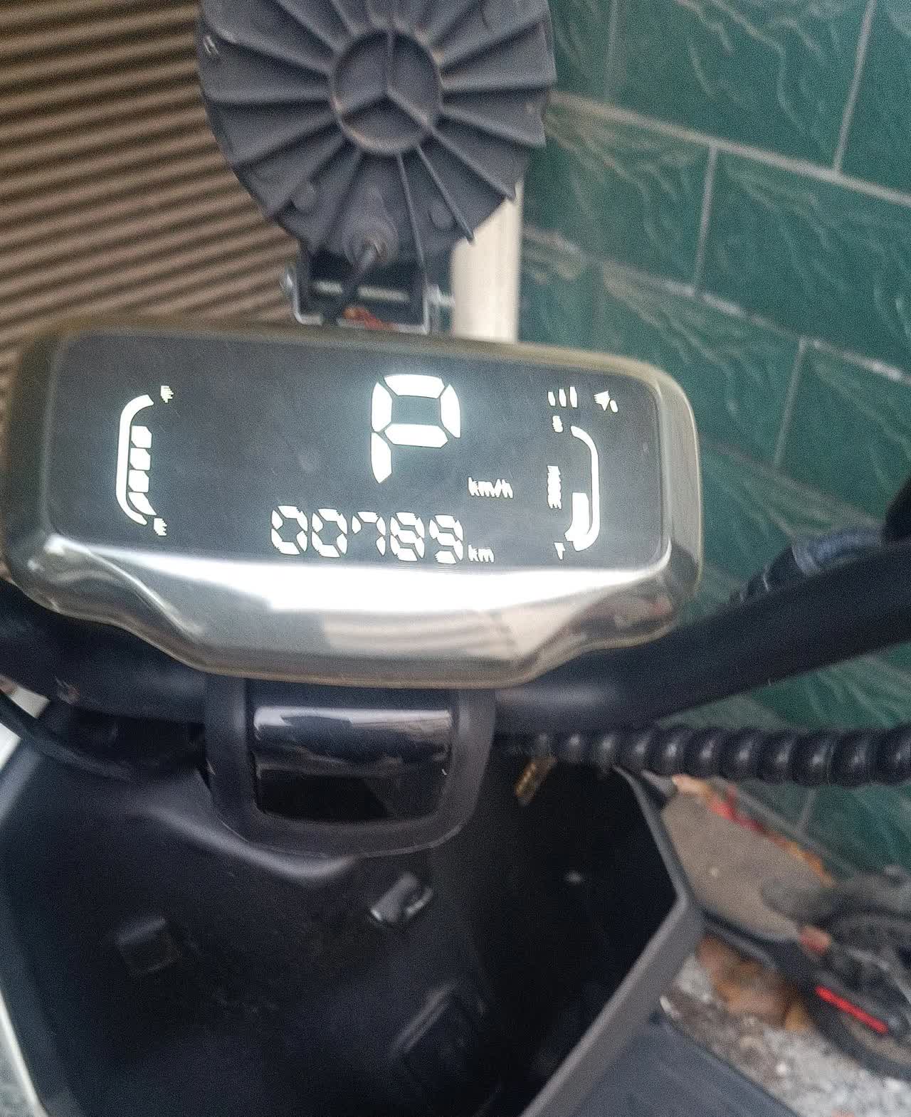 小牛电动车，最终败给了人品！小牛电动车，曾经作为高端电动车的代表，受到很多人