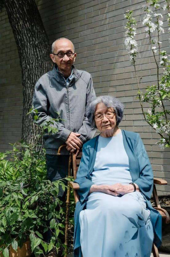 2024年11月叶嘉莹去世，享年100岁，这位忍受了长达57年家暴的老人，却在9