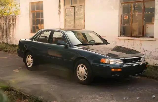 从当年的佳美，到后来的凯美瑞，你还记得这款车的演变吗？图中选的是三款非常经典的车